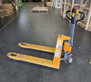 APOLLO FORKLIFT ELECTRIC PALLET JACK, MODEL A-1034, 3,300 LB CAPACITY-66