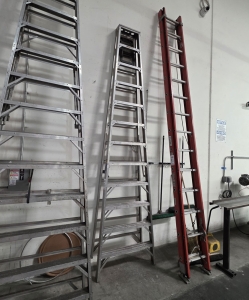 WERNER 12' ALUMINUM LADDER, 375 LB CAPACITY-83