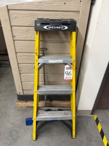 WERNER 4' FIBERGLASS LADDER-96