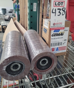 LOT - SANDING AND GRINDING DISCS, FLAPPER DISCS ARE 80 GRIT-438