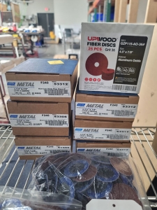 LOT - SANDING DISCS: 36, 80 GRIT, AND (2) BAGS OF SMALL 36 GRIT DISCS-440