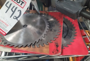 LOT - SKILSAW CORDED CIRCULAR SAW, MODEL SHD77, W/ (3) EXTRA BLADES-442