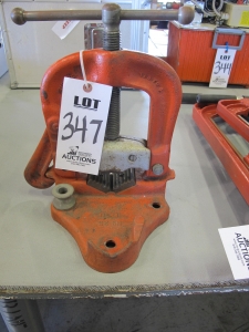 RIDGID PIPE VISE (G-49) LOADING & HANDLING FEE $5-