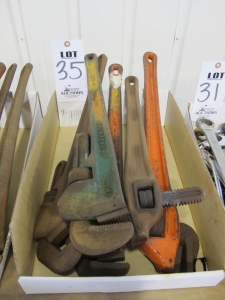 LOT ASSORTED PIPE WRENCHES (G-49) LOADING & HANDLING FEE $5-