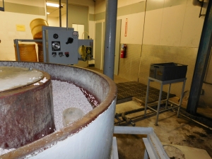 ROTO-FINISH SPIRATRON, ER SERIES, 5 CUBIC FOOT VIBRATORY FINISHER-356