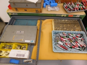 STANLEY VIDMAR 7 DRAWER TOOL/PARTS CABINET,45"X28"X42", W/CONTENTS OF PIN & PLUG GAGE SETS, & MISC. INSPECTION ITEMS-381