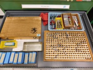 STANLEY VIDMAR 7 DRAWER TOOL/PARTS CABINET,45"X28"X42", W/CONTENTS OF PIN & PLUG GAGE SETS, & MISC. INSPECTION ITEMS-381
