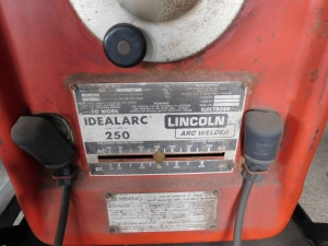 LINCOLN IDEALARC 250 ARC WELDER-395