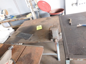 WELDING TABLE, 48"X48"X32", W/VISE-400