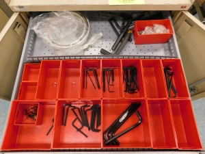 LISTA 2 DOOR/3DRAWER TOOL/PARTS CABINET, 28"X30"X40", W/CONTENTS TO INCLUDE: ALLEN WRENCHES, EJECTOR PINS, 6" MACHINE VISE, STEEL SURFACE PLATE: 18"X15"X3"-408