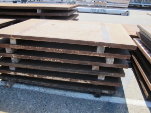 LOT (7) 4' X 10' X 2" X 3,263 LBS (TOTAL 22,841 LBS) & (6) 4' X 6' X 2" X 1,960 LBS (TOTAL 11,760 LBS) STEEL METAL PLATES (W-46 YARD) LOADING & HANDLING FEE $350-