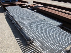 LOT ASSORTED METAL BIBS (W-46 YARD) LOADING & HANDLING FEE $350-
