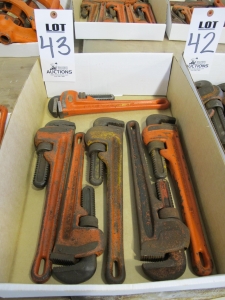 LOT ASSORTED PIPE WRENCHES (G-49) LOADING & HANDLING FEE $5-