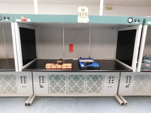 WSI WORKSTATION, 73"X40"X65", LIGHTED & WITH BUILT-IN DUST VACUUM W/FILTERS, PLUS: BUEHLER FIBRSKOPE PORTABLE MICROSCOPE, & (6) MITUTOYO 937179T FOOT SWITCHES-433