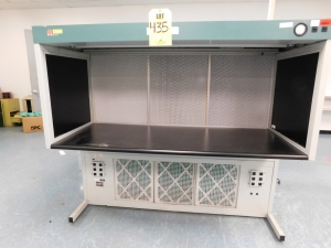 WSI WORKSTATION, 73"X40"X65", LIGHTED & WITH BUILT-IN DUST VACUUM W/FILTERS-435
