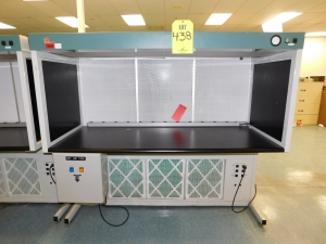 WSI WORKSTATION, 73"X40"X65", LIGHTED & WITH BUILT-IN DUST VACUUM W/FILTERS-438