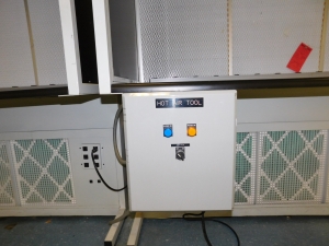 WSI WORKSTATION, 73"X40"X65", LIGHTED & WITH BUILT-IN DUST VACUUM W/FILTERS-438