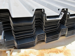 LOT (24) BUNDLES 8' X 42" METALITH PROTECTIVE BARRIERS (G-49 OUTSIDE) LOADING & HANDLING FEE $500-