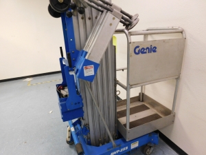 2002 GENIE MODEL AWP 255DC, S/N AWP02-21606, AERIAL WORK PLATFORM (MANLIFT)-444