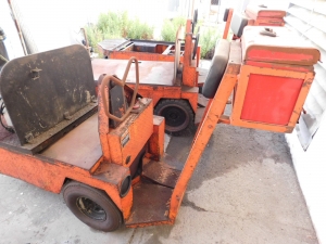 TAYLOR-DUNN MODEL 1159SC STAND UP ELECTRIC TRUCK, PNEUMATIC TIRES, S/N 34167, COMES W/CHARGER!-478