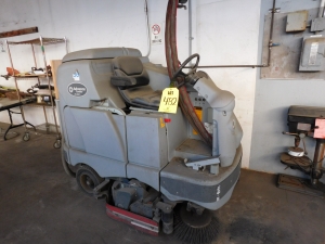 ADVANCE CONDOR AXP, TYPE E, FLOOR CLEANING MACHINE, MODEL: CONDOR4530C-AXP, S/N 1959490, COMES W/APA 409-788 INDUSTRIAL BATTERY CHARGER-482