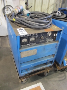 LINCOLN ARC WELDER MODEL DC-600 PORTABLE ARC WELDER (G-49) LOADING & HANDLING FEE $15-