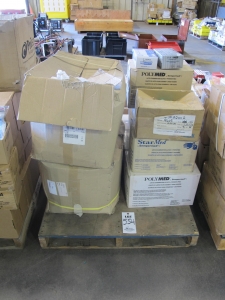 LOT ASSORTED GLOVES (G-49) LOADING & HANDLING FEE $15-