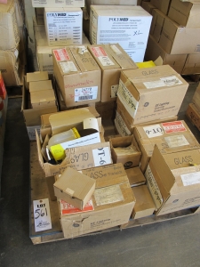 LOT ASSORTED LIGHT BULBS (G-49) LOADING & HANDLING FEE $15-