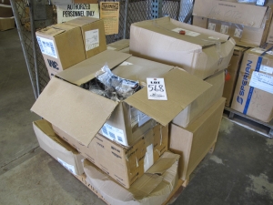 LOT ASSORTED GOGGLES (G-49) LOADING & HANDLING FEE $15-