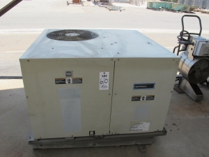 CARRIER AIR CONDITIONING UNIT, SINGLE PHASE, S/N 2574742 (G-49) LOADING & HANDLING FEE $15-
