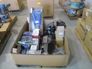 LOT PALLET ASSORTED PHONES (G-49) LOADING & HANDLING FEE $15-