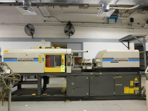 1990 CINCINNATI MILACRON INJECTION MOLDING PRESS W/FANUC CNC CONTROL, FANUC AUTOSHOT, MODEL 100-D, TYPE A07B-1005-B012, 100 TON, SHOT SIZE: 4 OZ, S/N A907E0217-71