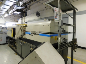 1990 CINCINNATI MILACRON INJECTION MOLDING PRESS W/FANUC CNC CONTROL, FANUC AUTOSHOT, MODEL 100-D, TYPE A07B-1005-B012, 100 TON, SHOT SIZE: 4 OZ, S/N A907E0217-71