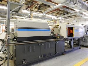 1990 CINCINNATI MILACRON INJECTION MOLDING PRESS W/FANUC CNC CONTROL, FANUC AUTOSHOT, MODEL 100-D, TYPE A07B-1005-B012, 100 TON, SHOT SIZE: 4 OZ, S/N A907E0217-71