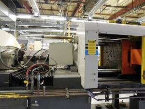 1990 CINCINNATI MILACRON INJECTION MOLDING PRESS W/FANUC CNC CONTROL, FANUC AUTOSHOT, MODEL 100-D, TYPE A07B-1005-B012, 100 TON, SHOT SIZE: 4 OZ, S/N A907E0217-71