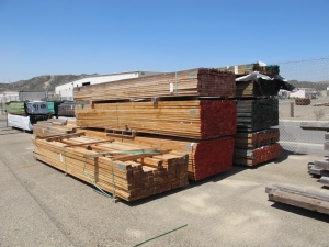 LOT (7) BUNDLES 4" X 4" X 60' LUMBER (602 TOTAL PCS) (G-49 YARD) LOADING & HANDLING FEE $105-