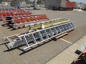 LOT (5) ASSORTED WERNER LADDERS (G-49 YARD) LOADING & HANDLING FEE $25-