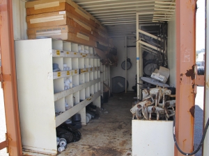 LOT ASSORTED GARDEN TOOLS (G-49 YARD) LOADING & HANDLING FEE $5-