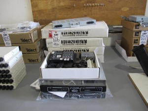 LOT ASSORTED HP MONITOR AND KEYBOARDS (G-49) LOADING & HANDLING FEE $5-