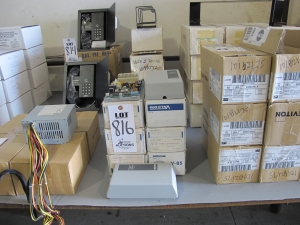 LOT DAVID CLARK MODEL H3340 COMMUNICATION HEADSET W/ BOOM (G-49) LOADING & HANDLING FEE $5-