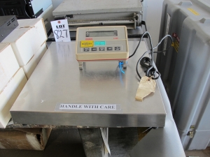 LOT WESTERN TELEMATIC INC. RACK MOUNT DATA/FAX MODEM (G-49) LOADING & HANDLING FEE $5-