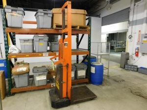 BIG JOE ELECTRIC POWER LIFT, MODEL 1518-R7-87