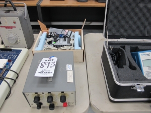 LOT ASSORTED FLUKE MULTIMETERS & PROBES (G-49) LOADING & HANDLING FEE $5-