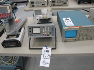 LAB-VOLT  MODEL 793 OSCILLOSCOPE 20MHZ W/ FLUKE 8600A DIGITAL MULTIMETER (G-49) LOADING & HANDLING FEE $5-