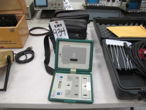 TEKTRONIX MODEL 1503 TDR CABLE TESTER (G-49) LOADING & HANDLING FEE $5-