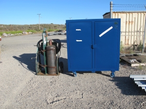 LOT (2) PALLETS ASSORTED AIR REGULATORS & SUN BLAST UNITS (G-49 YARD) LOADING & HANDLING FEE $30-