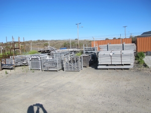 LOT PALLET ASSORTED CHICKEN WIRE, ETC (WH LOT) LOADING & HANDLING FEE $15-