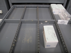 STANLEY VIDMAR CABINET, 5 DRAWER, TO INCLUDE: RELIEF VALVES, ELECTRICAL CONNECTORS, PRINTED CIRCUIT BOARDS, UNDER VOLTAGE DEVICES, MECHANICAL SPLICERS. LOCATED AT W-44. LOADING AND HANDLING FEE $25-353