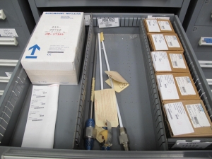 STANLEY VIDMAR CABINET, 5 DRAWER, TO INCLUDE: RELIEF VALVES, ELECTRICAL CONNECTORS, PRINTED CIRCUIT BOARDS, UNDER VOLTAGE DEVICES, MECHANICAL SPLICERS. LOCATED AT W-44. LOADING AND HANDLING FEE $25-353