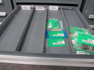 STANLEY VIDMAR CABINET, 5 DRAWER, TO INCLUDE: VALVE ASSEMBLIES, WORM GEAR TEETH, BOLTS, VALVE OPERATORS, FLANGE COUPLINGS, . LOCATED AT W-44. LOADING AND HANDLING FEE $25-360